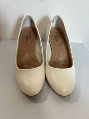 Dexflex Comfort Heels White Heel Pumps Basic Office Bridal Sz 5 EUC